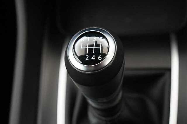 Nissan Qashqai 1.3 DIG-T MH 140 Acenta Premium with Rear View Camera and Intelligent Key