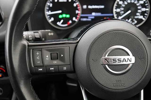 Nissan Qashqai 1.3 DIG-T MH 140 Acenta Premium with Rear View Camera and Intelligent Key