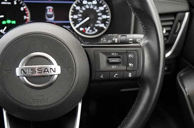 Nissan Qashqai 1.3 DIG-T MH 140 Acenta Premium with Rear View Camera and Intelligent Key