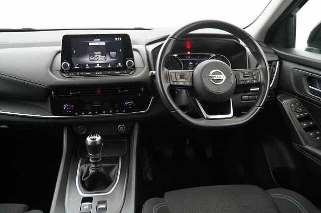 Nissan Qashqai 1.3 DIG-T MH 140 Acenta Premium with Rear View Camera and Intelligent Key
