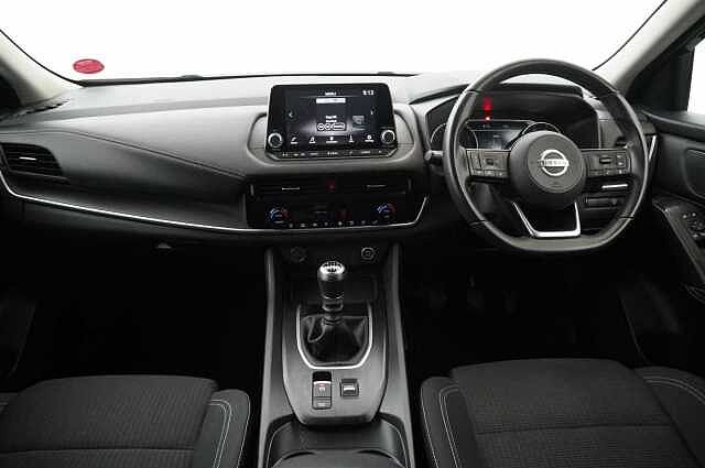 Nissan Qashqai 1.3 DIG-T MH 140 Acenta Premium with Rear View Camera and Intelligent Key