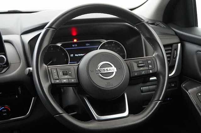 Nissan Qashqai 1.3 DIG-T MH 140 Acenta Premium with Rear View Camera and Intelligent Key