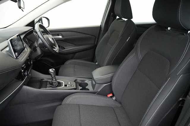 Nissan Qashqai 1.3 DIG-T MH 140 Acenta Premium with Rear View Camera and Intelligent Key