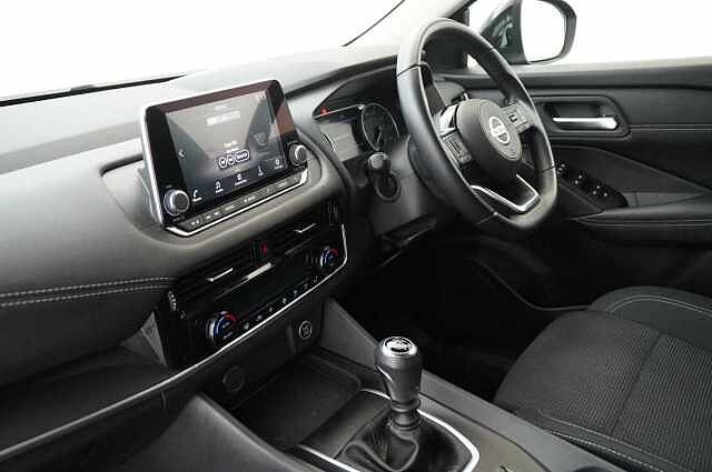 Nissan Qashqai 1.3 DIG-T MH 140 Acenta Premium with Rear View Camera and Intelligent Key