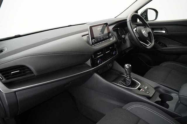 Nissan Qashqai 1.3 DIG-T MH 140 Acenta Premium with Rear View Camera and Intelligent Key