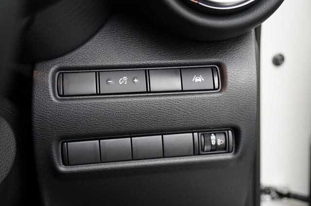 Nissan Juke 1.6 143 HEV Hybrid N-Connecta Auto with Sat Nav and Rear View Camera