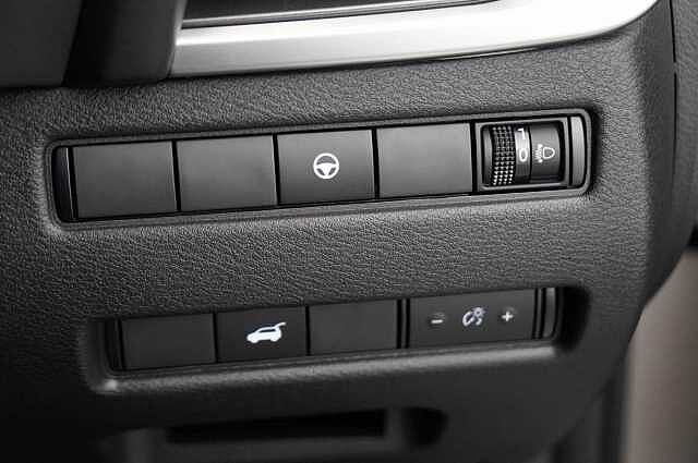 Nissan X-Trail 1.5 204 e-Power N-Connecta Auto with 5 Seats + Sat Nav and 360 Cameras