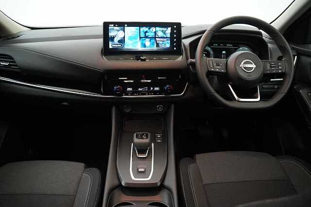 Nissan Qashqai 1.3 DIG-T MH 158 N-Connecta X-Tronic Auto with Sat Nav and 360 View Cameras
