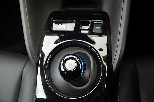 Nissan LEAF 40KW 10 Limited Edition Auto with Sat Nav and 360 View Cameras
