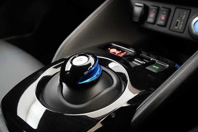 Nissan LEAF 40KW 10 Limited Edition Auto with Sat Nav and 360 View Cameras