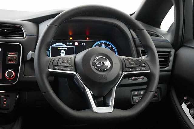 Nissan LEAF 40KW 10 Limited Edition Auto with Sat Nav and 360 View Cameras