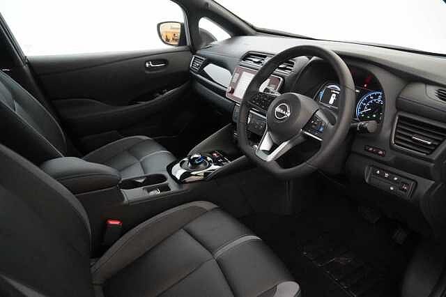 Nissan LEAF 39KW Tekna Auto with BOSE Audio and Pro Pilot Assist + Chrome Design Pack