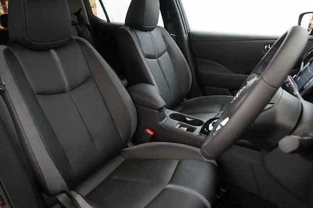 Nissan LEAF 39KW Tekna Auto with BOSE Audio and Pro Pilot Assist + Chrome Design Pack
