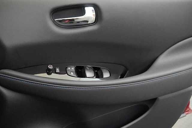 Nissan LEAF 39KW Tekna Auto with BOSE Audio and Pro Pilot Assist + Chrome Design Pack