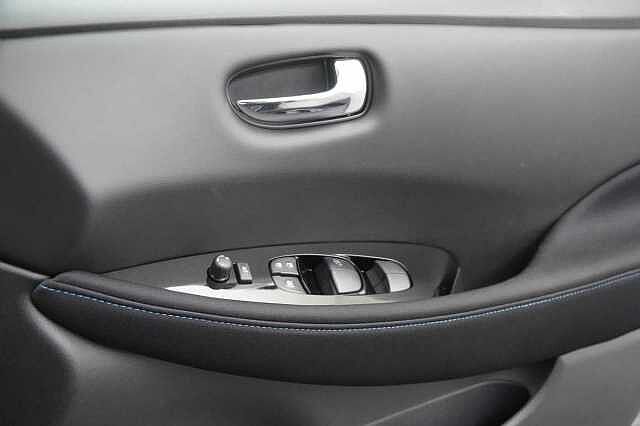 Nissan LEAF 39KW N-Connecta Auto with Pro Pilot Pack + Sat Nav and 360 View Cameras