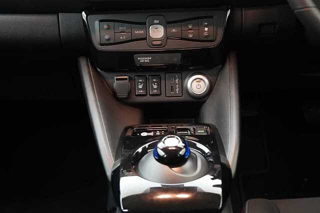 Nissan LEAF 39KW N-Connecta Auto with Pro Pilot Pack + Sat Nav and 360 View Cameras