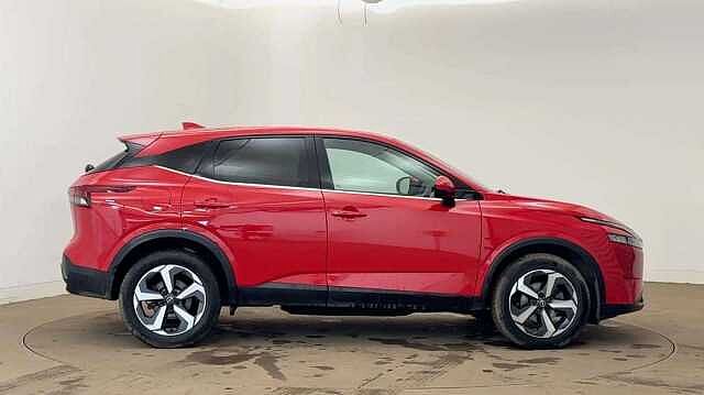 Nissan Qashqai 1.3 DIG-T MH 140 N-Connecta with Sat Nav and 360 View Cameras