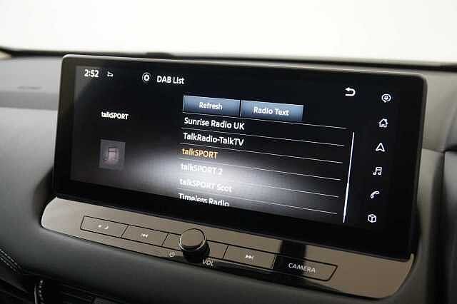 Nissan Qashqai 1.3 DIG-T MH 140 N-Connecta with Sat Nav and 360 View Cameras