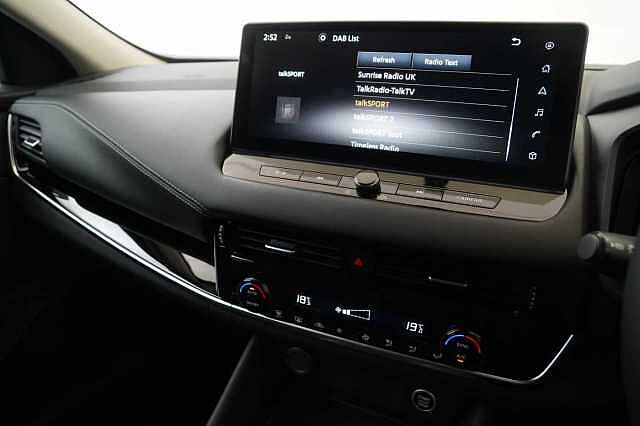 Nissan Qashqai 1.3 DIG-T MH 140 N-Connecta with Sat Nav and 360 View Cameras