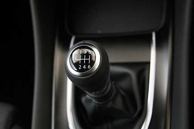 Nissan Qashqai 1.3 DIG-T MH 140 N-Connecta with Sat Nav and 360 View Cameras