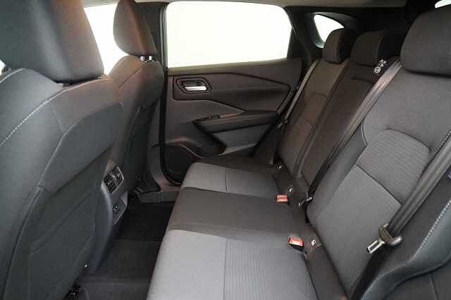 Nissan Qashqai 1.3 DIG-T MH 140 N-Connecta with Sat Nav and 360 View Cameras