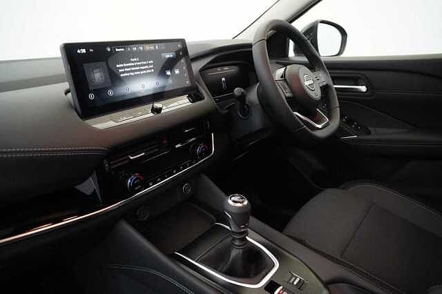 Nissan Qashqai 1.3 DIG-T MH 140 N-Connecta with Sat Nav and 360 View Cameras