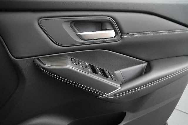 Nissan Qashqai 1.3 DIG-T MH 140 N-Connecta with Sat Nav and 360 View Cameras