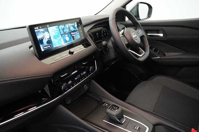 Nissan Qashqai 1.3 DIG-T MH 158 N-Connecta Auto with Nav + 360 Cameras and Glass Roof Pack