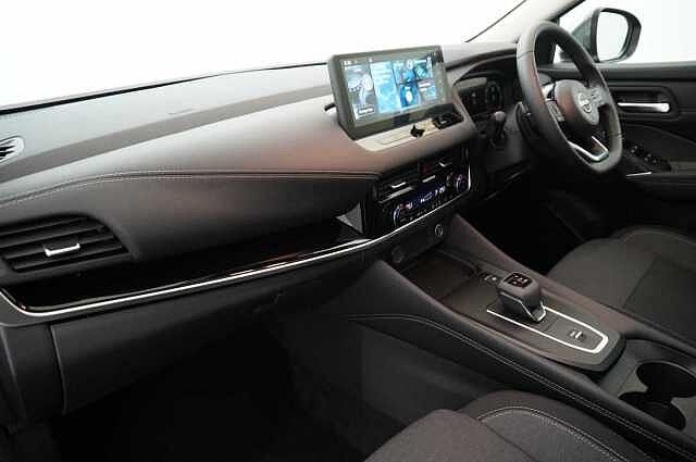 Nissan Qashqai 1.3 DIG-T MH 158 N-Connecta Auto with Nav + 360 Cameras and Glass Roof Pack