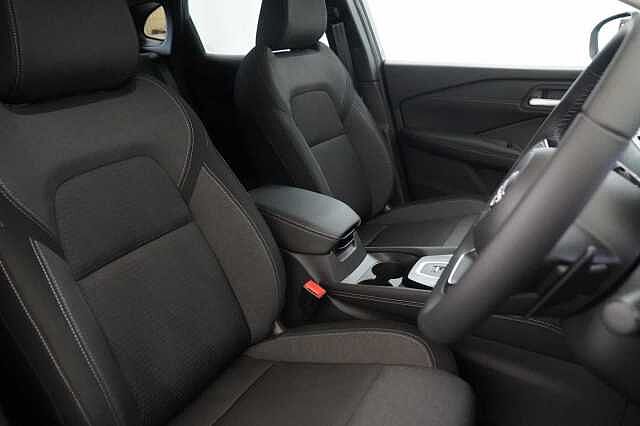 Nissan Qashqai 1.3 DIG-T MH 158 N-Connecta Auto with Nav + 360 Cameras and Glass Roof Pack