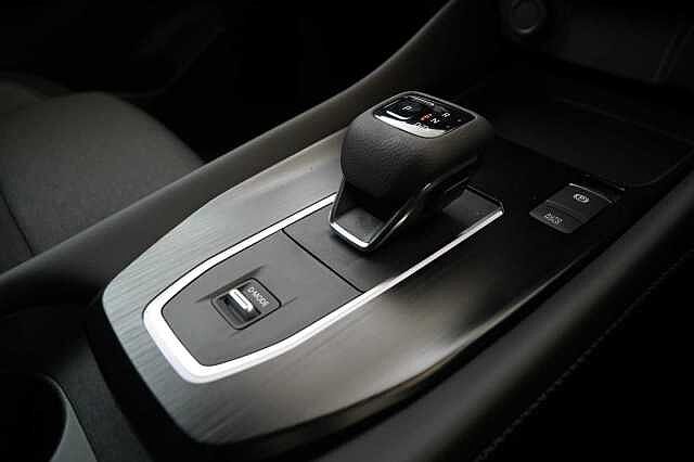 Nissan Qashqai 1.3 DIG-T MH 158 N-Connecta Auto with Nav + 360 Cameras and Glass Roof Pack
