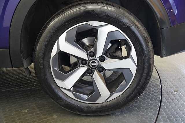 Nissan Qashqai 1.3 DIG-T MH 158 N-Connecta Auto with Nav + 360 Cameras and Glass Roof Pack