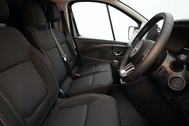 Nissan Primastar 2.0 dCi 150 Tekna Auto L2H1 LWB 3.0T Van with Sat Nav and Rear Camera