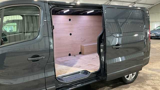 Nissan Primastar 2.0 dCi 150 Tekna Auto L2H1 LWB 3.0T Van with Sat Nav and Rear Camera