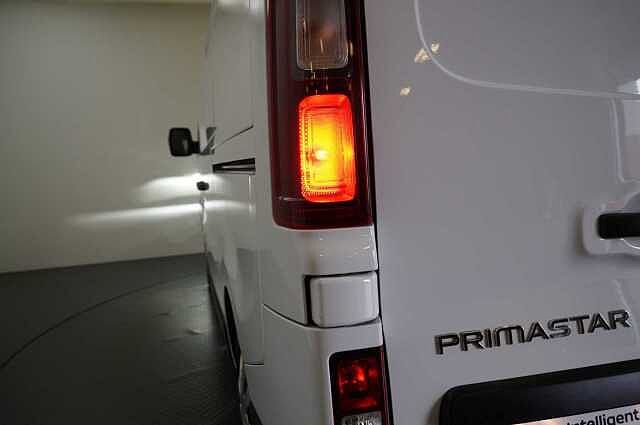 Nissan Primastar 2.0 dCi 110 Acenta L1 H1 2.8T Panel Van with Air Con and Ply Lining