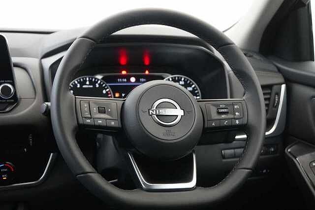 Nissan Qashqai 1.3 DIG-T MH 158 Acenta Premium with Rear View Camera and Intelligent Key