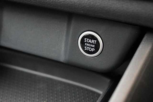 Nissan Qashqai 1.3 DIG-T MH 158 Acenta Premium with Rear View Camera and Intelligent Key