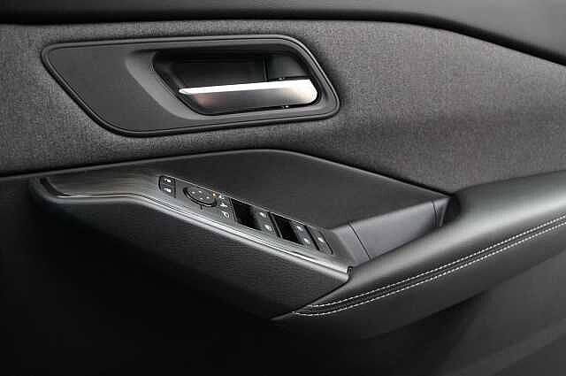 Nissan Qashqai 1.3 DIG-T MH 158 Acenta Premium X-Tronic Auto with Rear View Camera