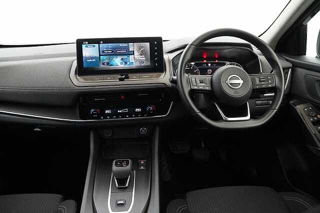 Nissan Qashqai 1.3 DIG-T MH 158 Acenta Premium X-Tronic Auto with Rear View Camera