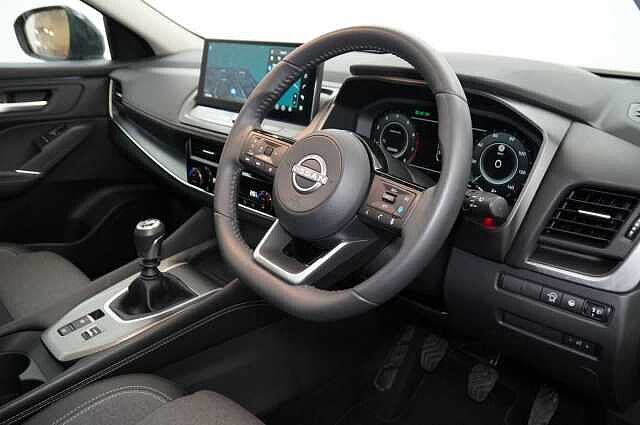 Nissan Qashqai 1.3 DIG-T MH 140 N-Connecta with Sat Nav and 360 View Cameras