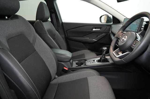 Nissan Qashqai 1.3 DIG-T MH 140 N-Connecta with Sat Nav and 360 View Cameras