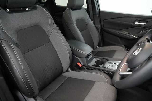 Nissan Qashqai 1.3 DIG-T MH 140 N-Connecta with Sat Nav and 360 View Cameras
