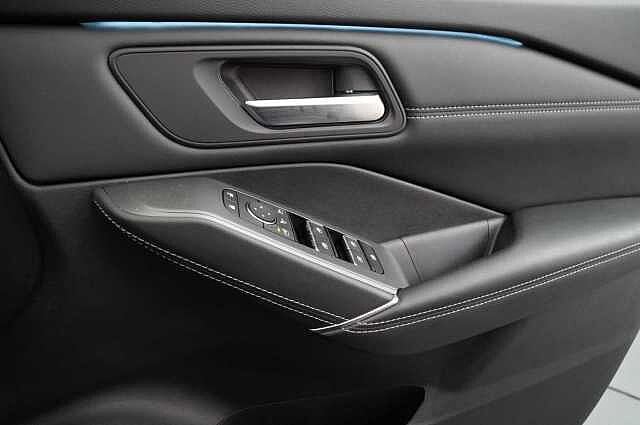 Nissan Qashqai 1.3 DIG-T MH 140 N-Connecta with Sat Nav and 360 View Cameras