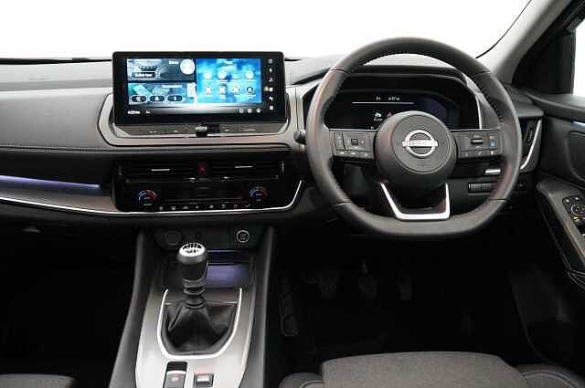 Nissan Qashqai 1.3 DIG-T MH 140 N-Connecta with Sat Nav and 360 View Cameras