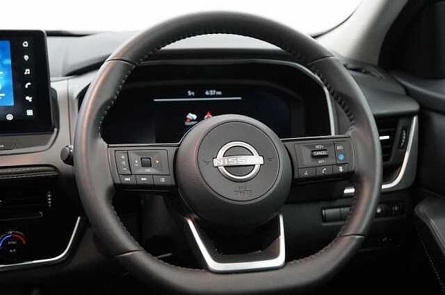 Nissan Qashqai 1.3 DIG-T MH 140 N-Connecta with Sat Nav and 360 View Cameras