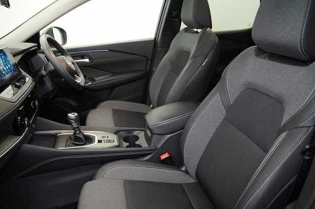 Nissan Qashqai 1.3 DIG-T MH 140 N-Connecta with Sat Nav and 360 View Cameras