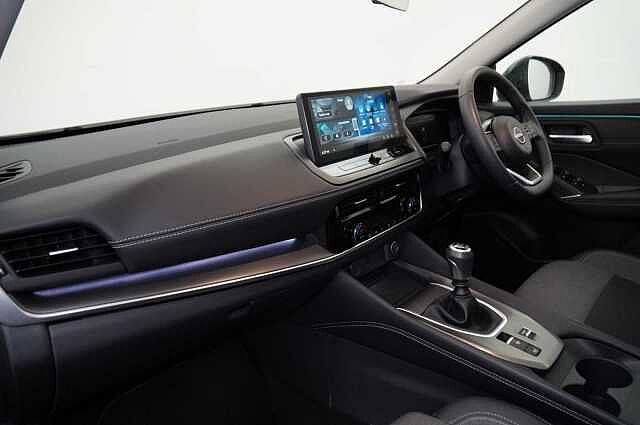 Nissan Qashqai 1.3 DIG-T MH 140 N-Connecta with Sat Nav and 360 View Cameras