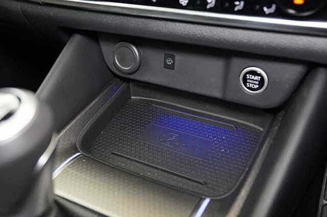 Nissan Qashqai 1.3 DIG-T MH 140 N-Connecta with Sat Nav and 360 View Cameras