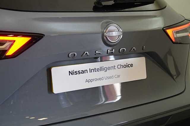 Nissan Qashqai 1.3 DIG-T MH 140 N-Connecta with Sat Nav and 360 View Cameras