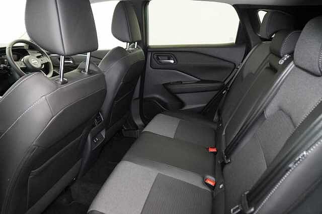 Nissan Qashqai 1.3 DIG-T MH 140 N-Connecta with Sat Nav and 360 View Cameras